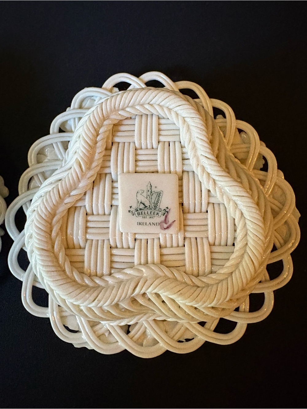 2 Belleek Irish Baskets, Woven Porcelain, Flowers and Bees. - Picture 4 of 7